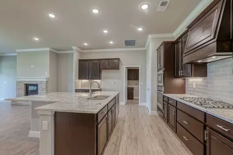Kitchen - 19500 Ridgeview Rd, Spring Hill, KS 66083 photo 3 of 4