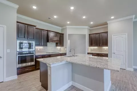 Kitchen - 19500 Ridgeview Rd, Spring Hill, KS 66083 photo 4 of 4