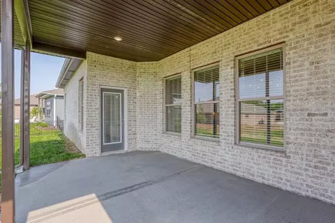 Exterior - 19500 Ridgeview Rd, Spring Hill, KS 66083 photo 7 of 9