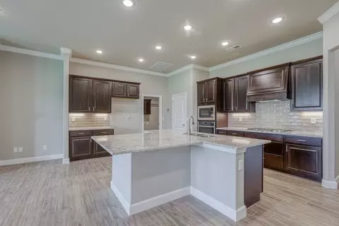 Kitchen - 19500 Ridgeview Rd, Spring Hill, KS 66083 photo 2 of 4