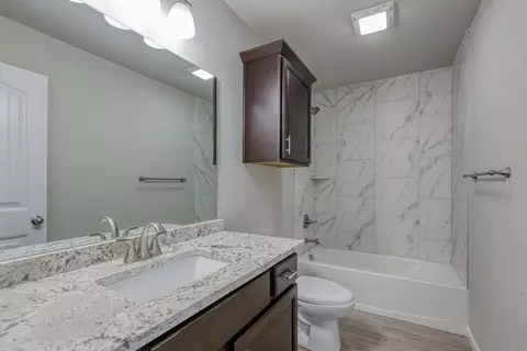 Bath - 19500 Ridgeview Rd, Spring Hill, KS 66083 photo 1 of 4