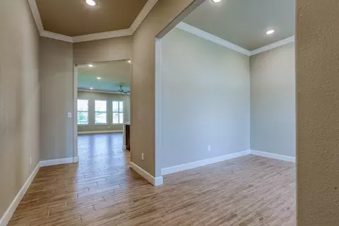 Entry Way - 19500 Ridgeview Rd, Spring Hill, KS 66083 photo 2 of 4
