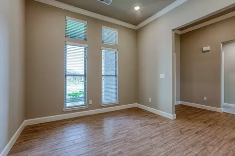 Living - 19500 Ridgeview Rd, Spring Hill, KS 66083 photo 3 of 10