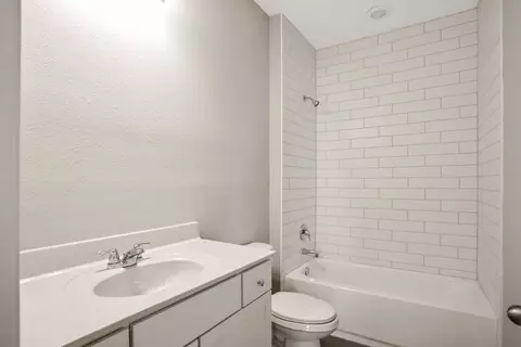 Bath - 182 Brook Forest Dr, Saint Augustine, FL 32092 photo 1 of 2
