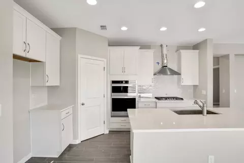 Kitchen - 182 Brook Forest Dr, Saint Augustine, FL 32092 photo 6 of 14