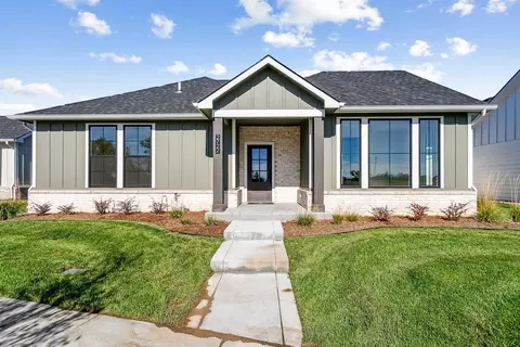 2722 W Shearwater St, Wichita, KS 67204