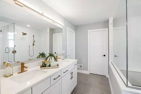 Bath - 24950 W 127th St, Plainfield, IL 60585 photo 1 of 1