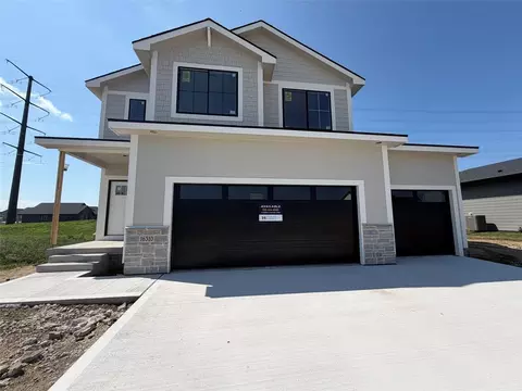 16310 Ironwood Ln, Grimes, IA 50111
