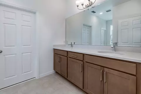 Bath - 5989 Ali Grace Dr, Saint Cloud, FL 34771 photo 4 of 6
