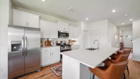 Kitchen - 705 Spruce Cir, Calera, AL 35040 photo 2 of 4