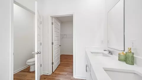 Bath - 705 Spruce Cir, Calera, AL 35040 photo 2 of 6