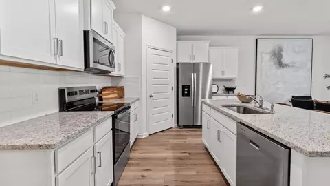 Kitchen - 705 Spruce Cir, Calera, AL 35040 photo 6 of 6