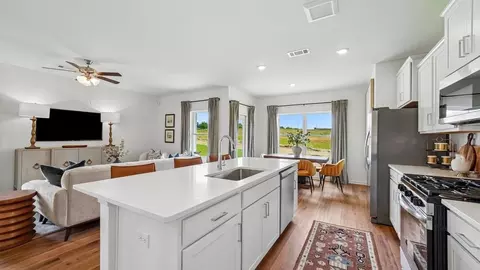 Kitchen - 705 Spruce Cir, Calera, AL 35040 photo 1 of 4