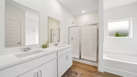 Bath - 705 Spruce Cir, Calera, AL 35040 photo 1 of 6