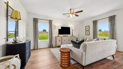 Living - 705 Spruce Cir, Calera, AL 35040 photo 2 of 2