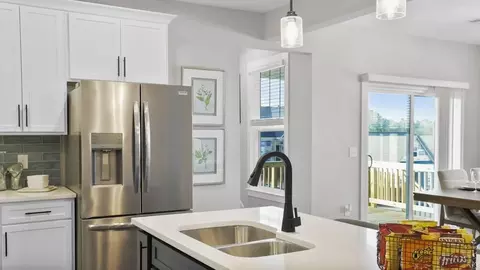 Kitchen - 504 Broad Creek Ct, Seneca, SC 29678 photo 5 of 5