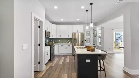 Kitchen - 504 Broad Creek Ct, Seneca, SC 29678 photo 3 of 5