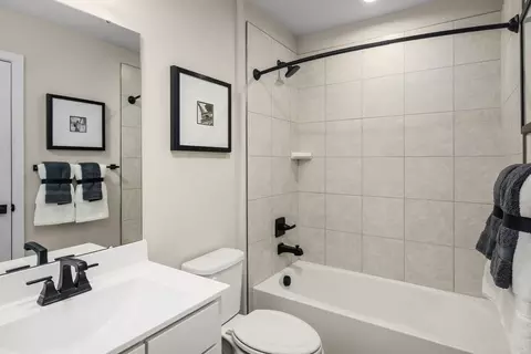 Bath - 110 Summit Point Blvd, Bowie, MD 20716 photo 3 of 4