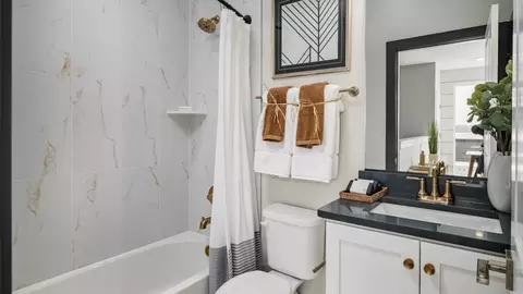 Bath - 116 Glass Ln, Baltimore, MD 21230 photo 3 of 4