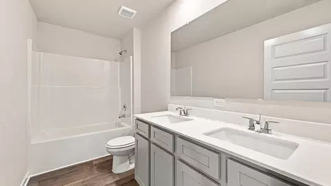 Bath - 11809 Conrad Cir, Hampton, GA 30228 photo 2 of 6