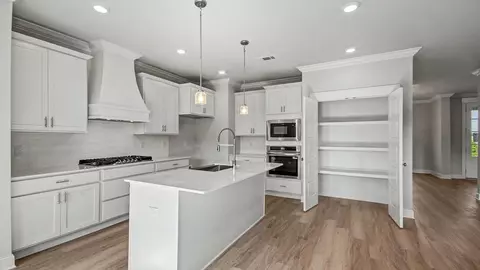 Kitchen - 318 Cornerstone Xing, Brandon, MS 39042 photo 2 of 4