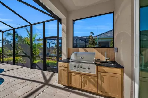Kitchen - 3533 Cross Creek Pkwy, Parrish, FL 34219 photo 10 of 20