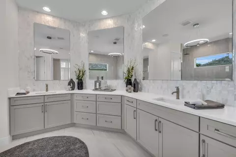 Bath - 3533 Cross Creek Pkwy, Parrish, FL 34219 photo 1 of 13