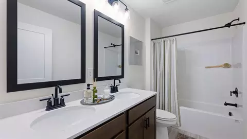 Bath - 7258 Scituate Ln, Ooltewah, TN 37363 photo 4 of 5