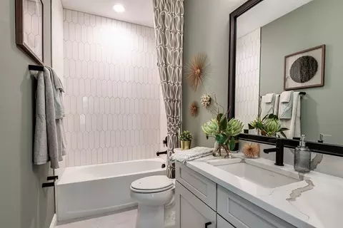 Bath - 10545 Longmeadow Ave, Parrish, FL 34219 photo 3 of 4