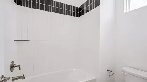 Bath - 12243 White Blossom Ct, Parrish, FL 34219 photo 8 of 10