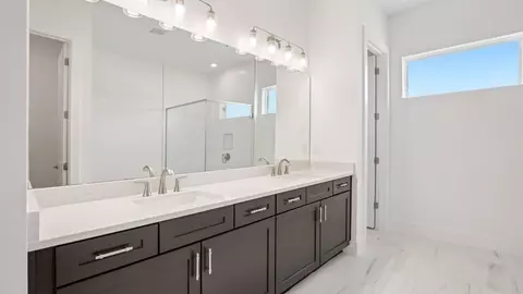 Bath - 12243 White Blossom Ct, Parrish, FL 34219 photo 3 of 10
