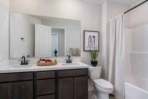 Bath - 4487 E Vest Ave, Gilbert, AZ 85295 photo 2 of 2