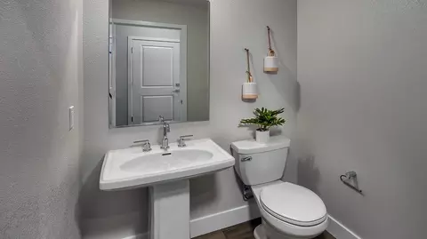 Bath - 720 Schut Ct, Ripon, CA 95366 photo 2 of 3