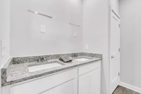 Bath - 634 Encore Dr, Perry, GA 31069 photo 1 of 1