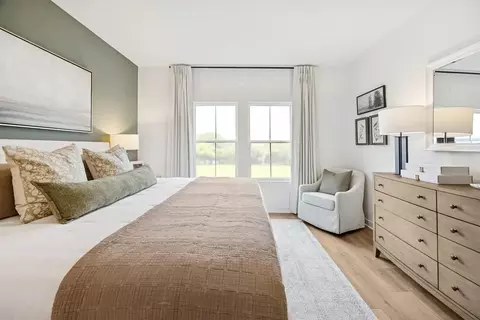 Bedroom - 5100 Shepherds Gln, Willoughby, OH 44094 photo 2 of 4