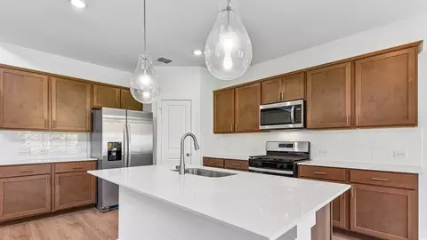 Kitchen - 548 Prairie Wind Dr, Leander, TX 78641 photo 4 of 8