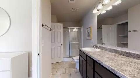 Bath - 1607 E Honolulu Pl, Broken Arrow, OK 74012 photo 1 of 2