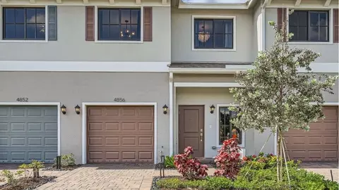 4848 Dillion St, Lake Worth, FL 33463