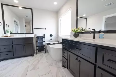 Bath - 2920 E Northampton St, Broken Arrow, OK 74014 photo 1 of 10
