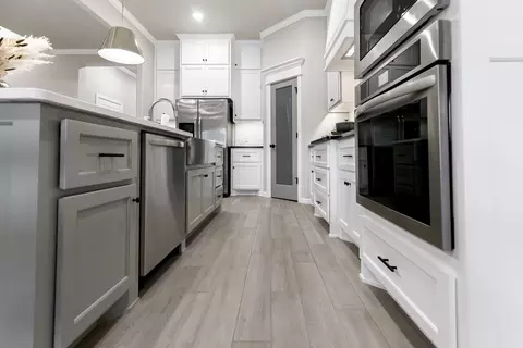 Kitchen - 2920 E Northampton St, Broken Arrow, OK 74014 photo 15 of 16