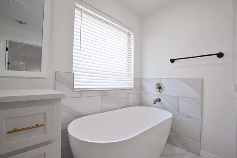 Bath - 2920 E Northampton St, Broken Arrow, OK 74014 photo 4 of 10