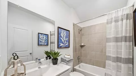 Bath - 27114 Talora Lake Dr, Katy, TX 77493 photo 4 of 5