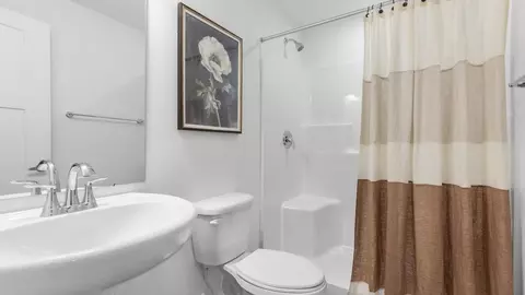 Bath - 314 William Dr, Pittsburgh, PA 15239 photo 3 of 12