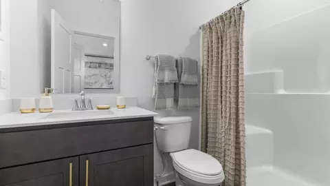 Bath - 314 William Dr, Pittsburgh, PA 15239 photo 4 of 12