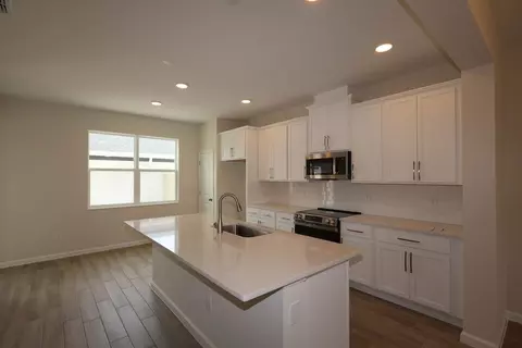 Kitchen - 1401 Hyde St, Saint Cloud, FL 34771 photo 4 of 4