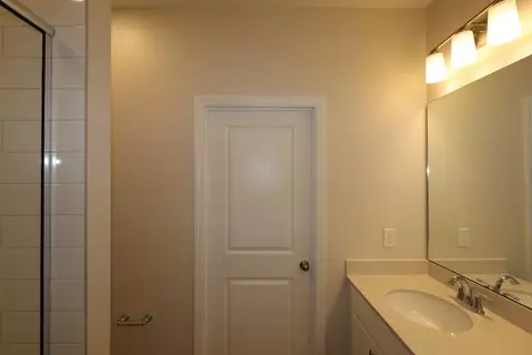 Bath - 1401 Hyde St, Saint Cloud, FL 34771 photo 1 of 2