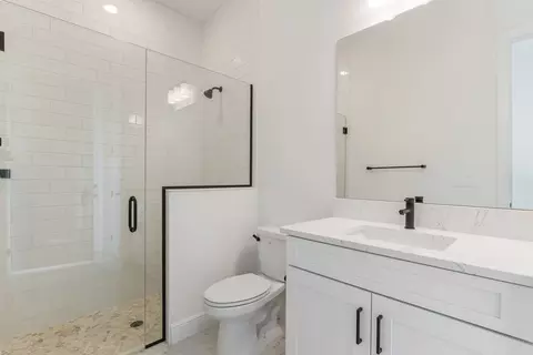Bath - 17652 Cane Ave, Venice, FL 34293 photo 1 of 3