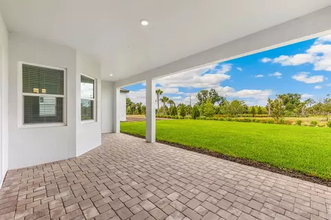 Exterior - 17652 Cane Ave, Venice, FL 34293 photo 4 of 6