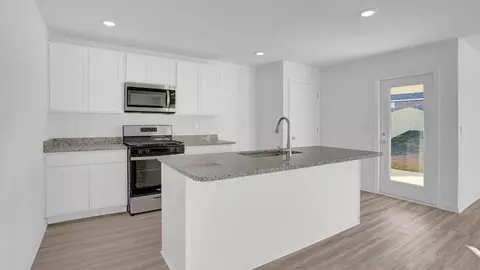 Kitchen - Laurelbrooke Loop, Fairhope, AL 36532 photo 1 of 9