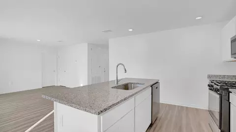 Kitchen - Laurelbrooke Loop, Fairhope, AL 36532 photo 5 of 9